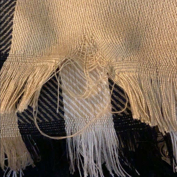 DO NOT BUY FROM THIS SELLER. - Picture 2 of 5